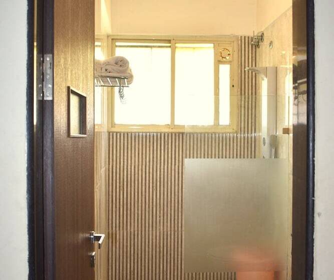 Номер Deluxe, Metropolis