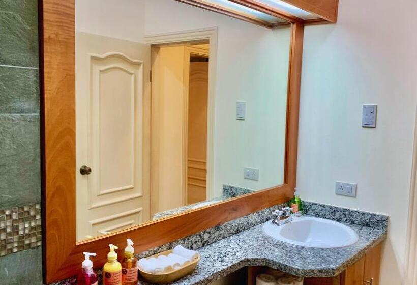 Városra Néző Suite, Torre Mar Galapagos Boutique Suites