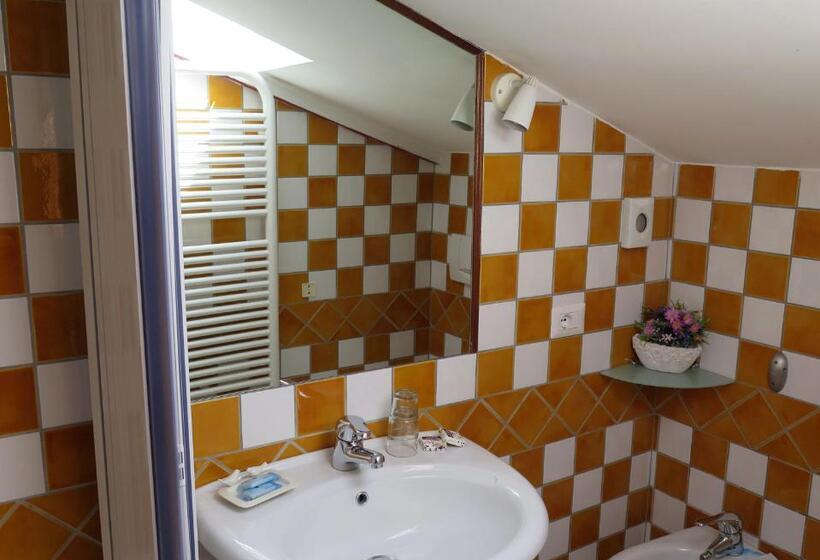 اتاق استاندارد سه نفره, Affittacamere Prato Rosso