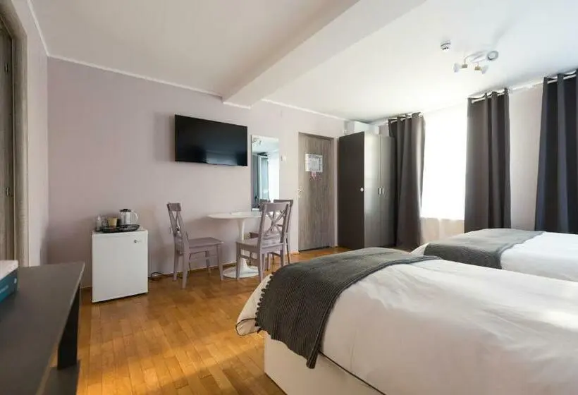Superior Kolmen Hengen Huone, Casa Ris