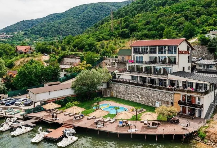 Suite with lake view, Pensiunea Decebal Resort Cazanele Dunarii