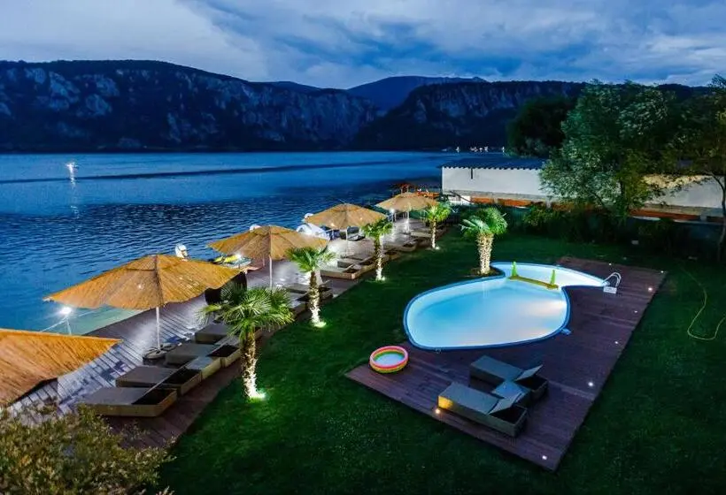 Suite with lake view, Pensiunea Decebal Resort Cazanele Dunarii