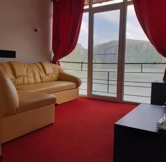 Suite with lake view, Pensiunea Decebal Resort Cazanele Dunarii