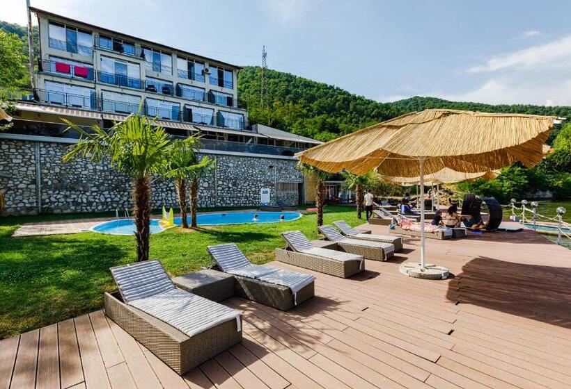 غرفة قياسية ثلاثية ذات اطلالة, Pensiunea Decebal Resort   Cazanele Dunarii