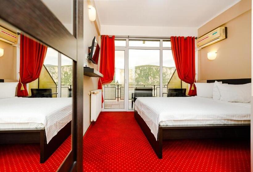 غرفة قياسية ثلاثية ذات اطلالة, Pensiunea Decebal Resort   Cazanele Dunarii