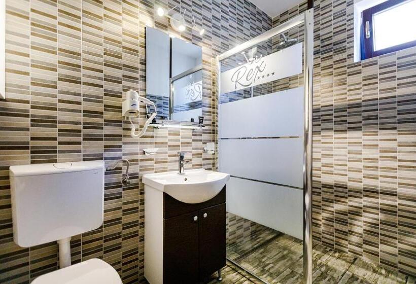 اتاق لوکس با بالکن و چشم‌انداز دریا, Pensiunea Decebal Resort   Cazanele Dunarii