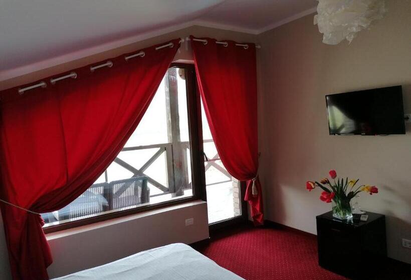 غرفة ديلوكس مطلّة علي البحر مزوَّدة بشُرفة, Pensiunea Decebal Resort   Cazanele Dunarii