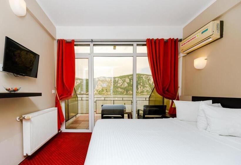 غرفة قياسية ثلاثية ذات اطلالة, Pensiunea Decebal Resort   Cazanele Dunarii