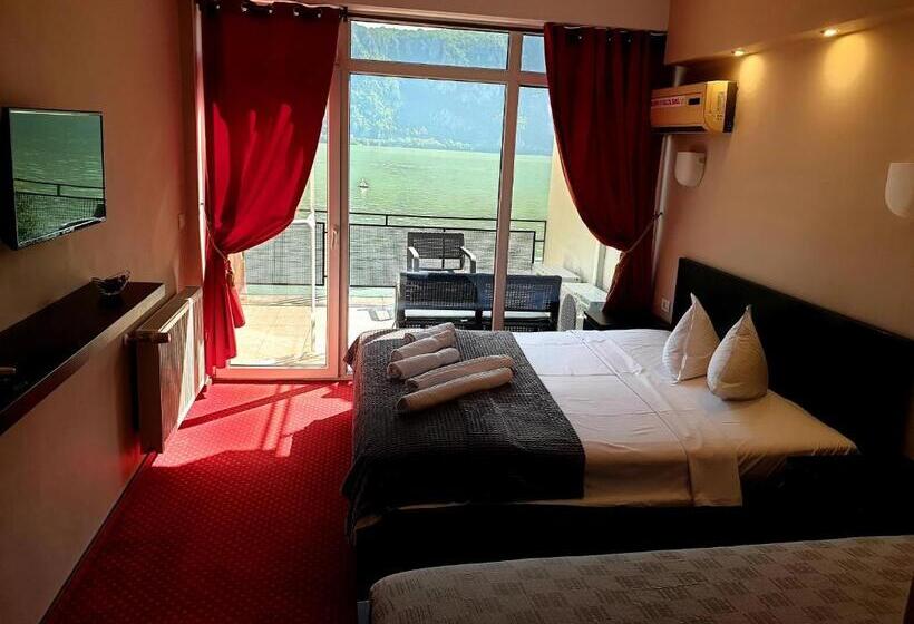 غرفة قياسية ثلاثية ذات اطلالة, Pensiunea Decebal Resort   Cazanele Dunarii