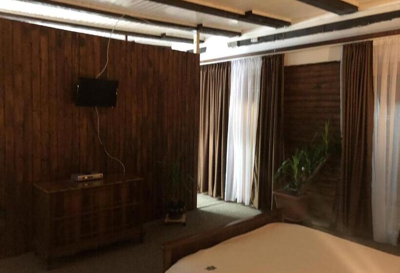 패밀리 스튜디오, Pensiunea Maria Sibiu