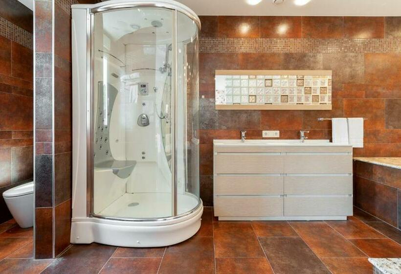 デラックススイート, Condado Ourense