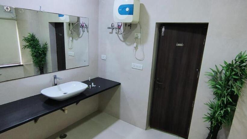 行政套房, Abhinandan