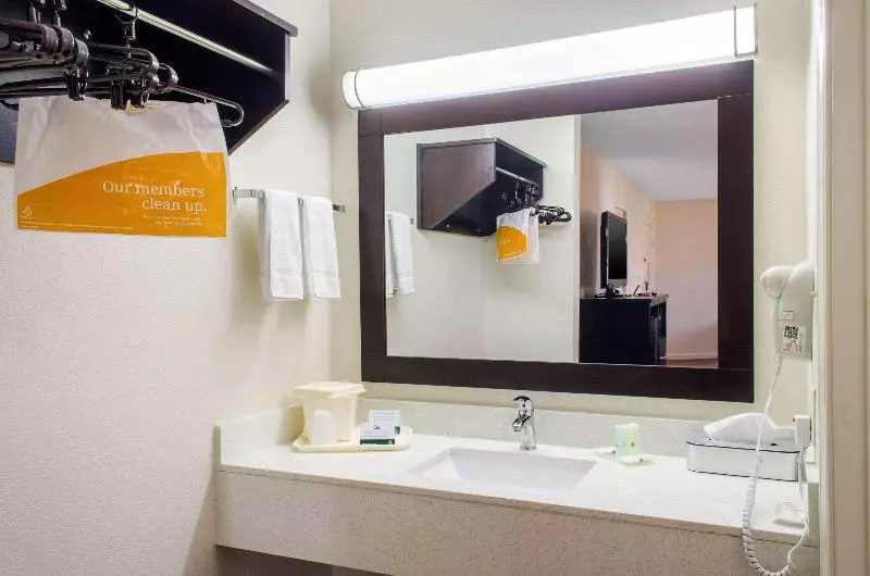 キングサイズベッドのスタンダードルーム, Doubletree By Hilton Atlanta  Alpharetta