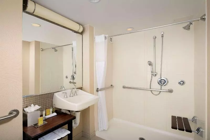 اتاق استاندارد, Doubletree By Hilton  Sterling  Dulles Airport