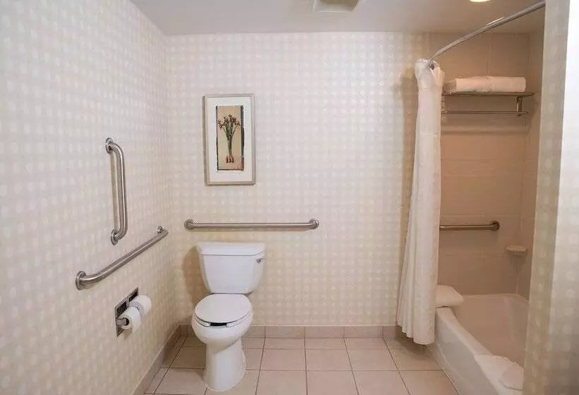 اتاق استاندارد برای معلولان, Hilton Garden Inn Erie