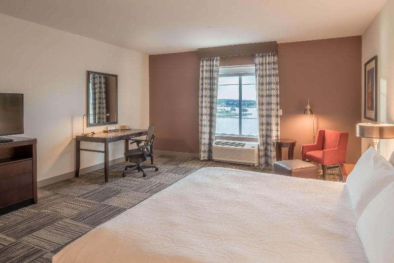 חדר סטנדרט נוף לאגם, Hilton Garden Inn Granbury