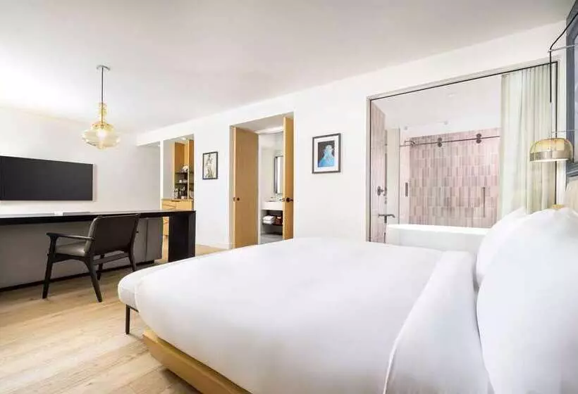سوییت جونیور لوکس, Hilton President Kansas City