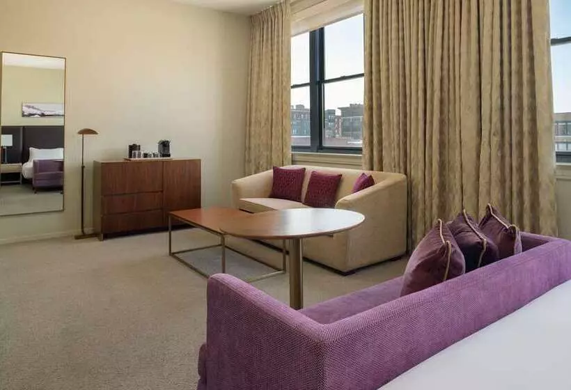 سوییت جونیور لوکس, Hilton President Kansas City