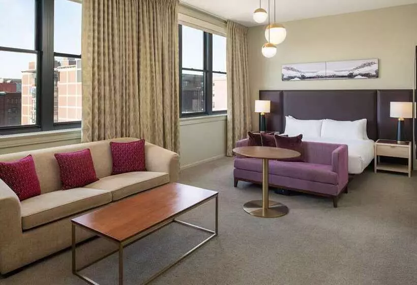 سوییت جونیور لوکس, Hilton President Kansas City