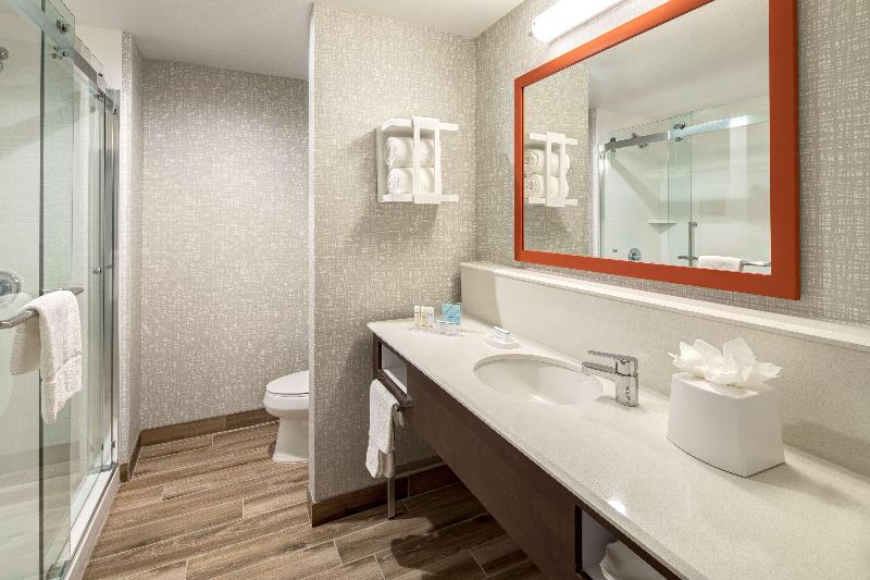 Номер Стандарт Адаптированный для Инвалидов, Holiday Inn Express Hotel & Suites Albuquerque North Balloon Fiesta Park, An Ihg