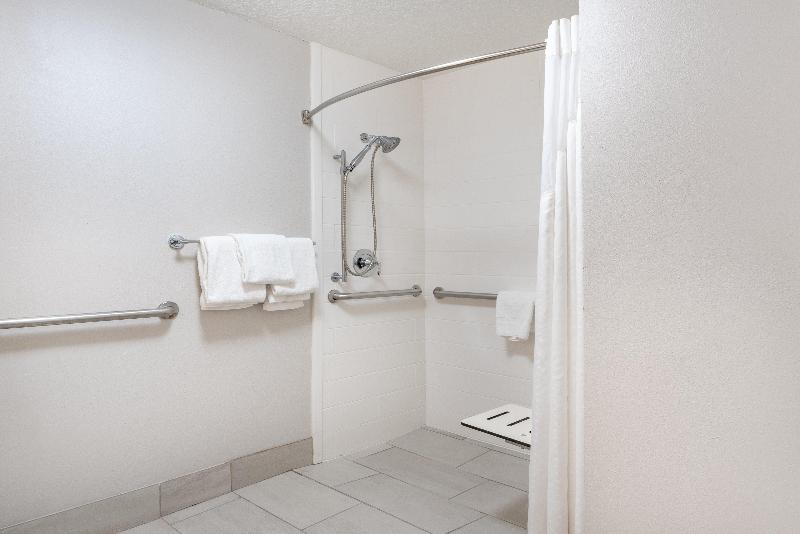 Номер Стандарт Кровать Кинг Адаптированный для Инвалидов, Holiday Inn Express Hotel & Suites Albuquerque North Balloon Fiesta Park, An Ihg