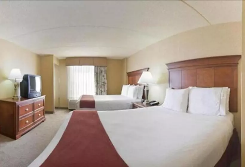 スイート, Holiday Inn Express & Suites Bloomington, An Ihg