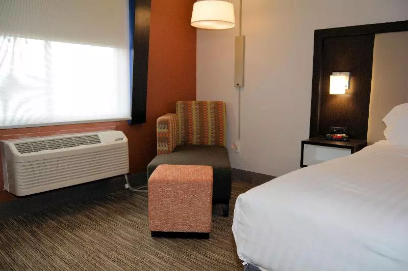 سوئیت برای معلولان, Holiday Inn Express Hotel And Suites Abilene, An Ihg