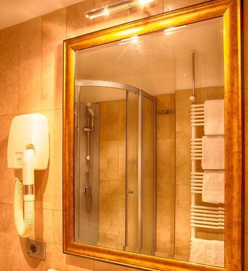 חדר סטנדרט לארבעה, Katja