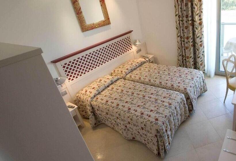 חדר סטנדרט לארבעה, Katja