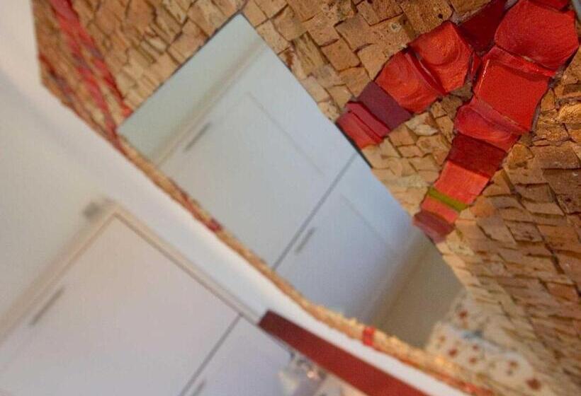 חדר סטנדרט לארבעה, Katja