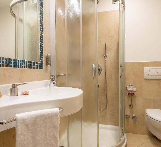 סוויטת ג'וניור, Katja