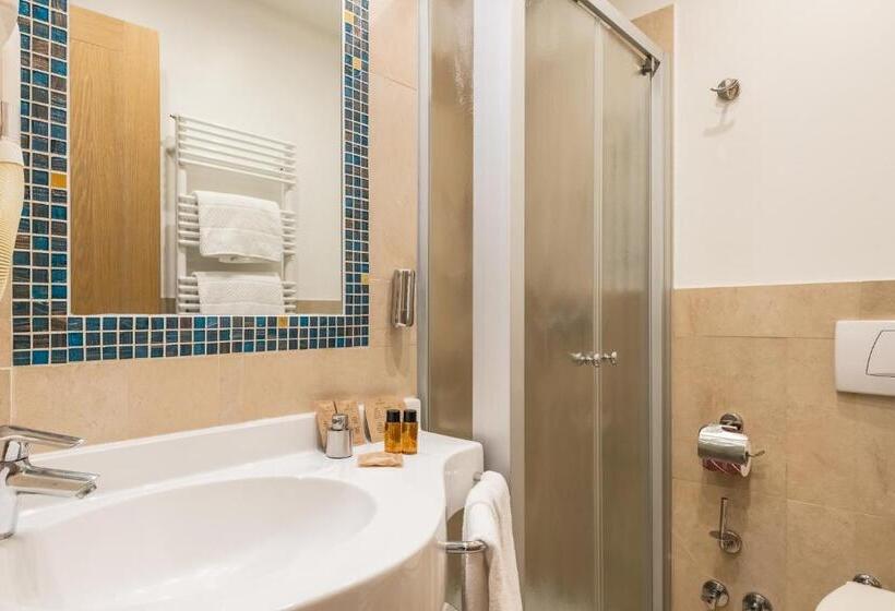 חדר סטנדרט, Katja