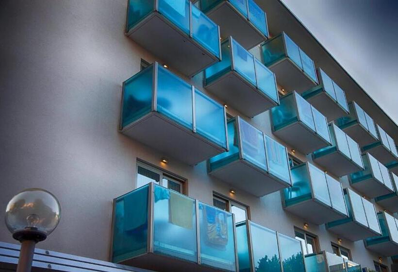 חדר סטנדרט, Katja