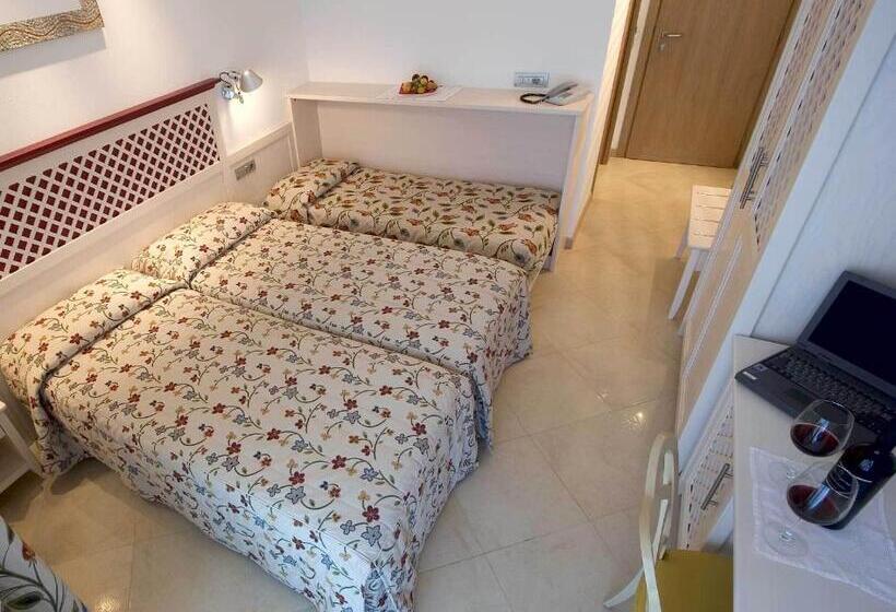 חדר סטנדרט לשלושה, Katja