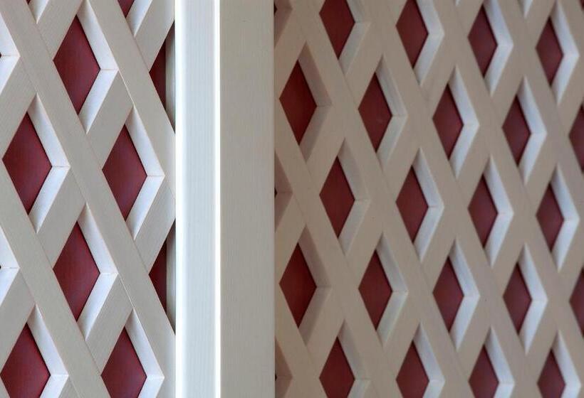 חדר סטנדרט לשלושה, Katja