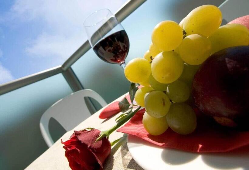 חדר סטנדרט לארבעה, Katja