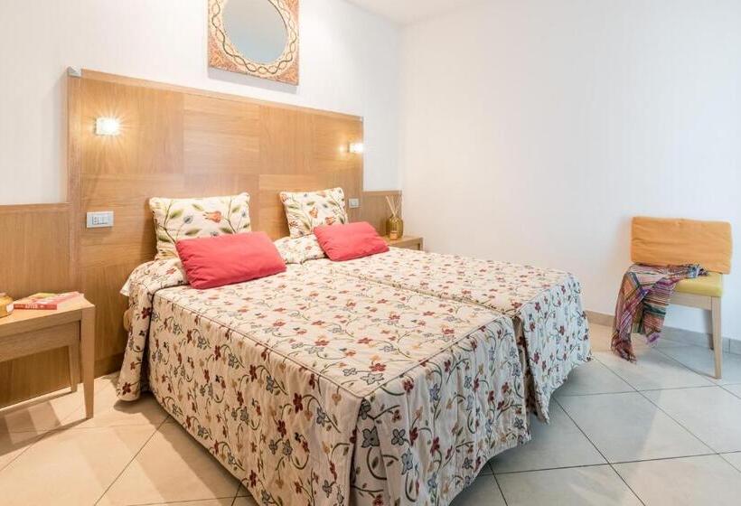 סוויטת ג'וניור, Katja