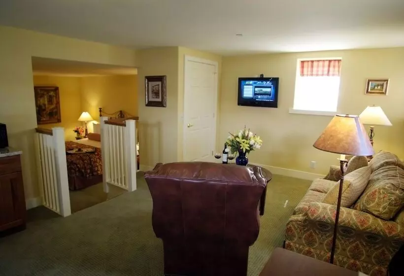 سوییت, Normandy Farm Hotel & Conference Center
