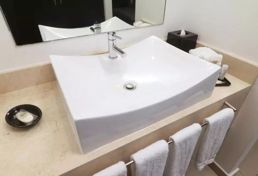 キングサイズベッドのジュニアスイート, Wyndham Garden Guadalajara Acueducto