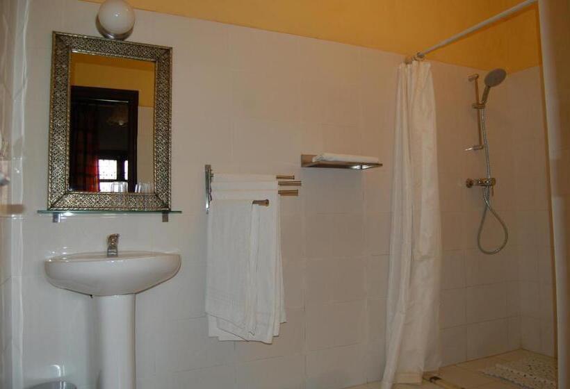 חדר סטנדרט לשלושה, Auberge Amellagou