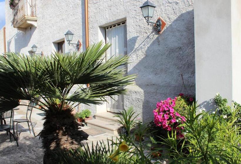 חדר סטנדרט לשלושה עם נוף לגינה, Baglio Bellavista