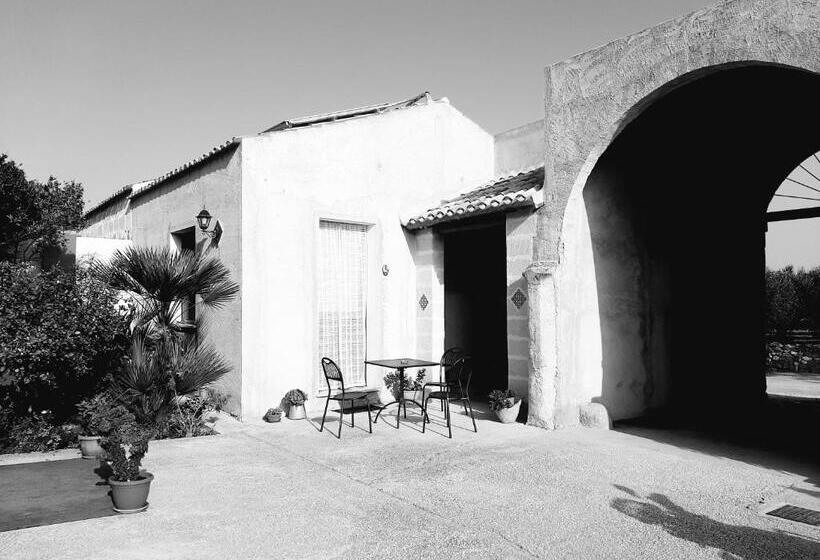 חדר סטנדרט לשלושה עם נוף לגינה, Baglio Bellavista