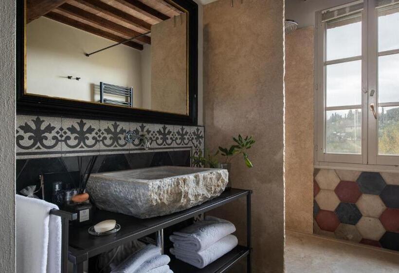 اتاق لوکس چهار تخته, La Moscadella