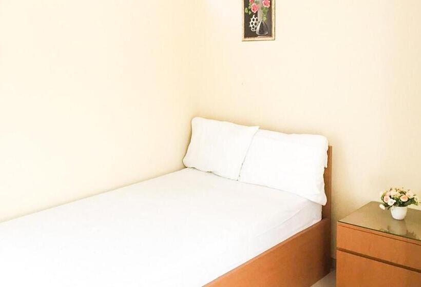 חדר סטנדרט, Muzdalifa Syariah Near Alun Alun Gresik Mitra Reddoorz