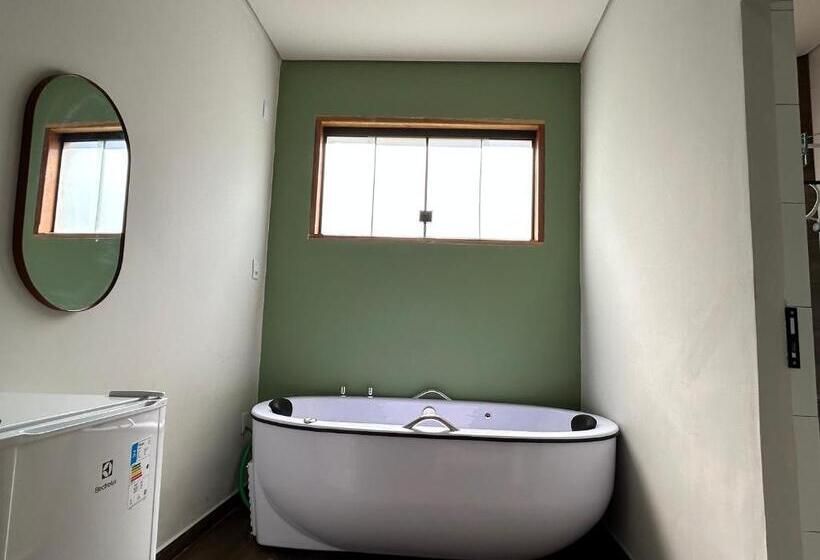 标准间带漩涡浴缸, Chão Mineiro