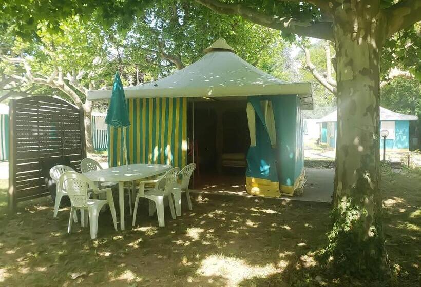 كوخ قياسي, Le Moulin D Onclaire Camping Et Chambres D Hôtes