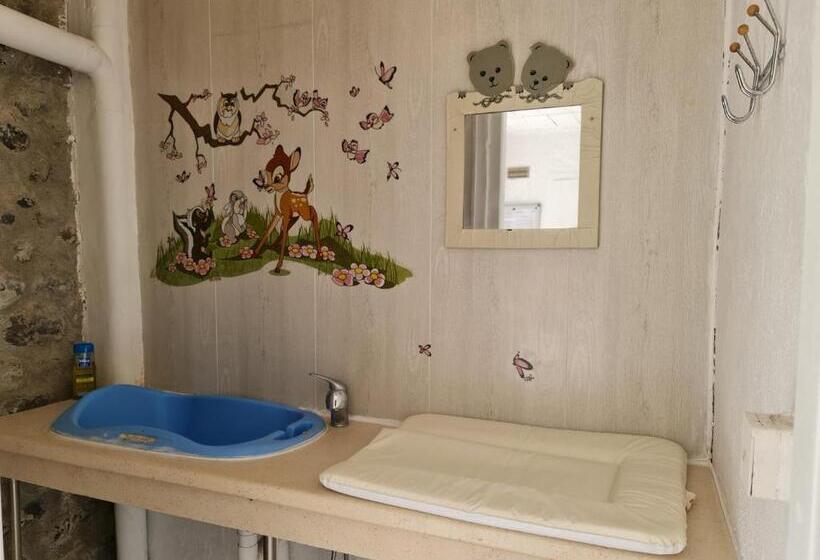 كوخ قياسي, Le Moulin D Onclaire Camping Et Chambres D Hôtes