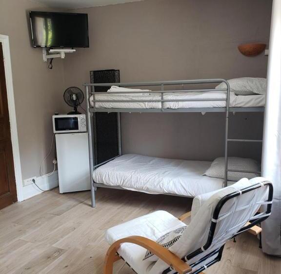 غرفة عائلية مطلّة علي الجبل, Le Moulin D Onclaire Camping Et Chambres D Hôtes