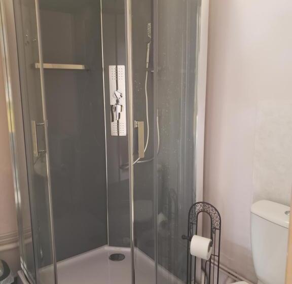 غرفة عائلية مطلّة علي الجبل, Le Moulin D Onclaire Camping Et Chambres D Hôtes