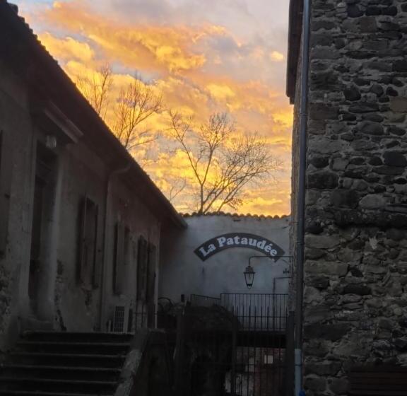 غرفة عائلية مطلّة علي الجبل, Le Moulin D Onclaire Camping Et Chambres D Hôtes